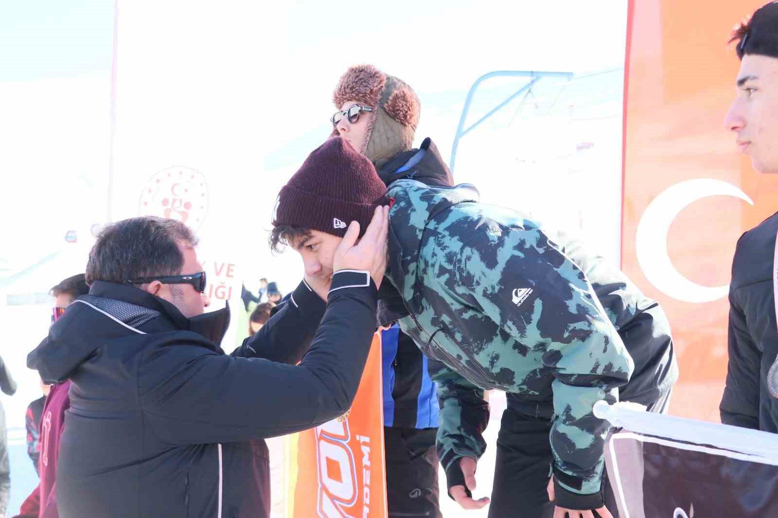 Snowboard İl Birinciliği m&uuml;sabakaları sona erdi
