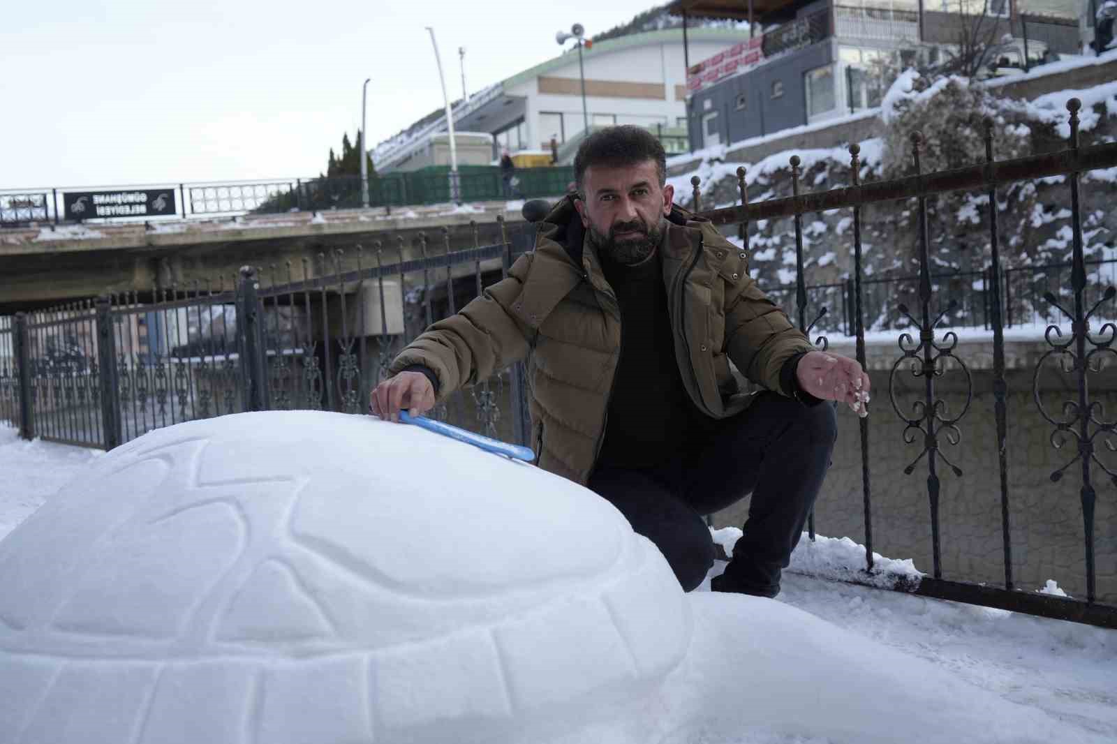 G&uuml;m&uuml;şhane&rsquo;de "kardan kaplumbağa" ilgi odağı oldu
