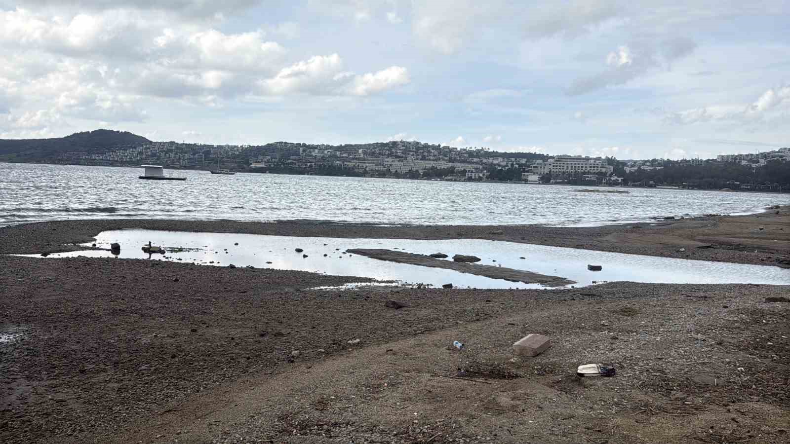 Bodrum’da deniz çekildi