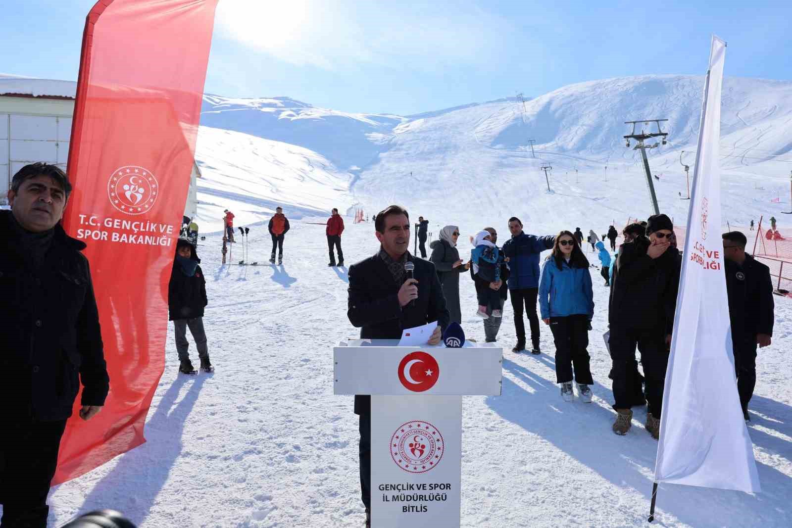 Vali Ahmet Karakaya, kayak il birinciliği müsabakalarında sporcularla buluştu