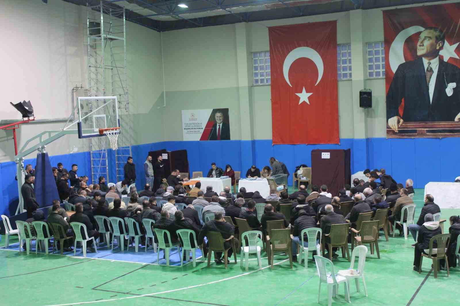 T&uuml;rkeli Esnaf Odası&rsquo;nda Ali Karahan g&uuml;ven tazeledi
