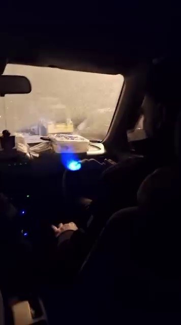 Araç içerisinde pürmüzle ısınmaya çalıştılar