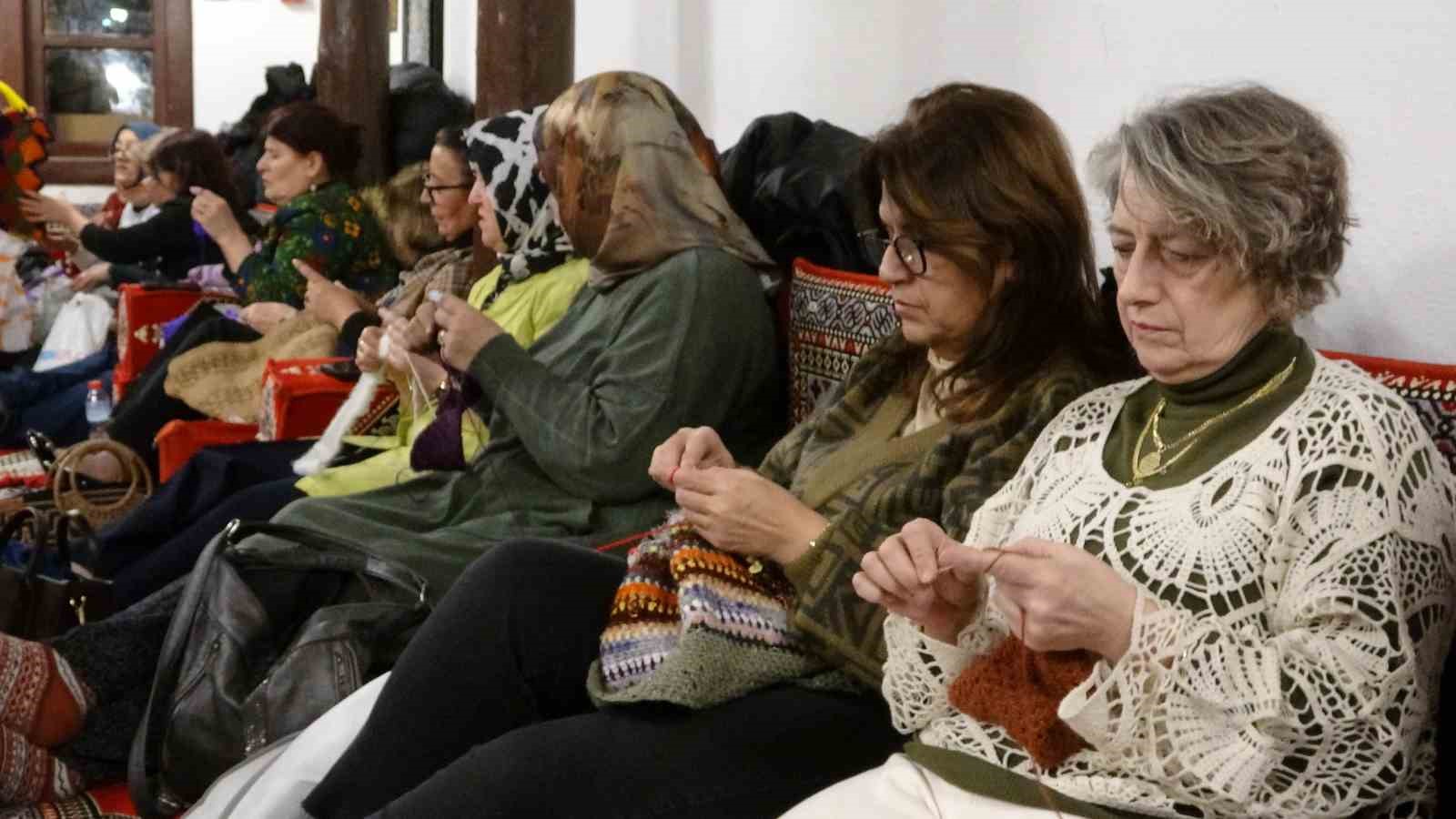 Kütahya’da "Örgünü al da gel" etkinliği kadınları bir araya getirdi