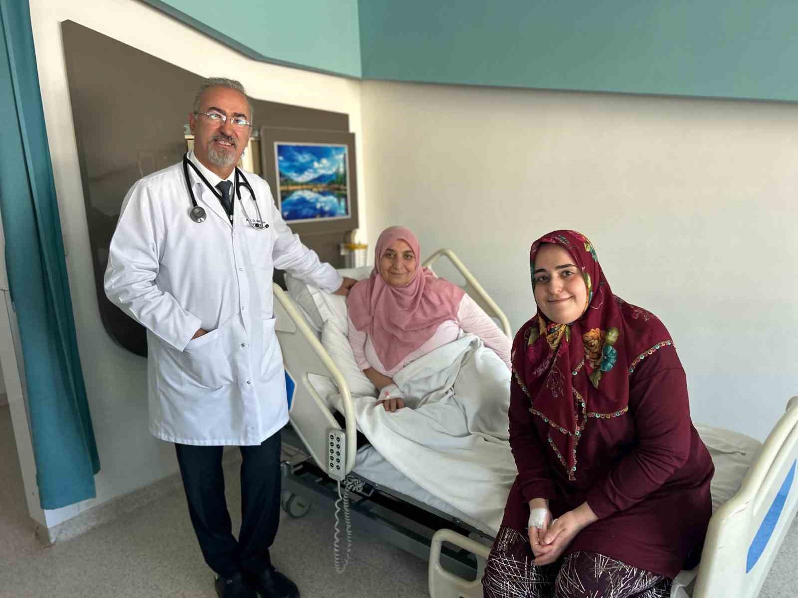 Gebelikte fark edilen şah damarı tümörü Van’da başarıyla alındı