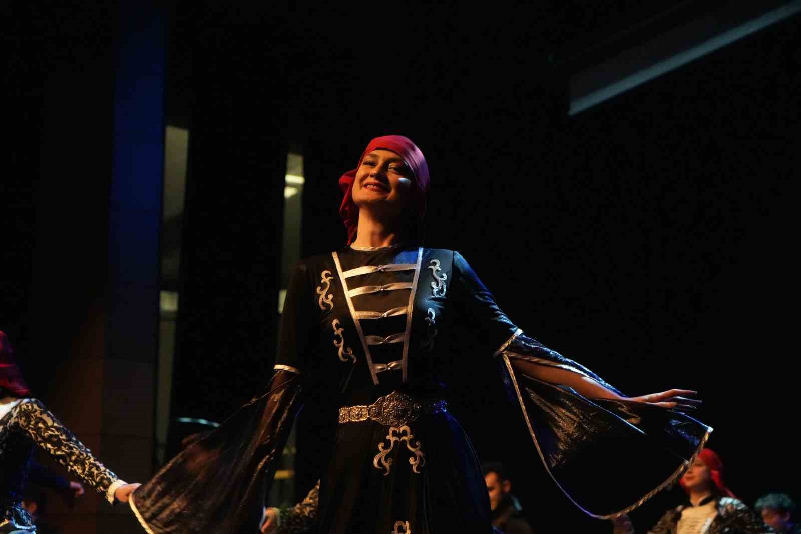 &Ccedil;erkeslerden "K&uuml;lt&uuml;r Neferleri Onur Gecesi"
