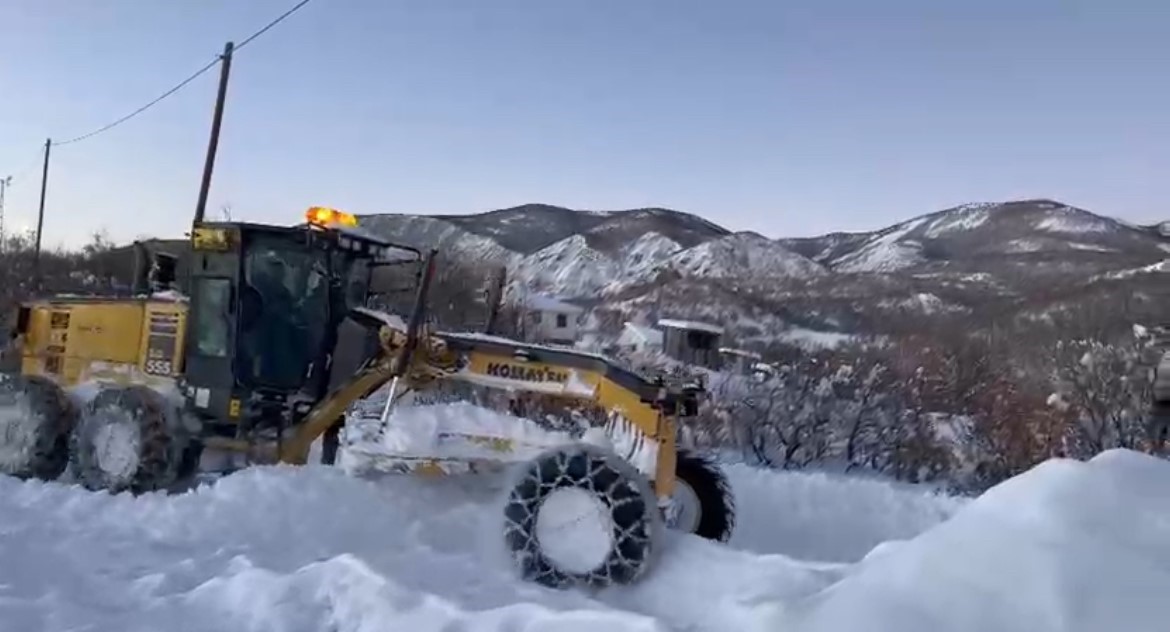 Bingöl’de kapalı köy yollarının büyük bölümü ulaşıma açıldı: 24 köy yolunda çalışmalar sürüyor