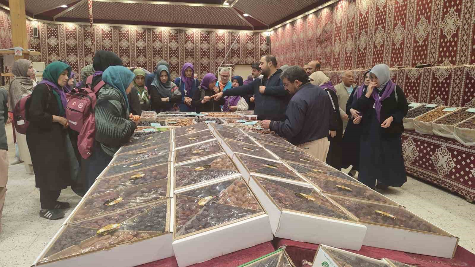 Denizli umre kafilesi Medine&rsquo;de manevi dolu bir g&uuml;n yaşadı
