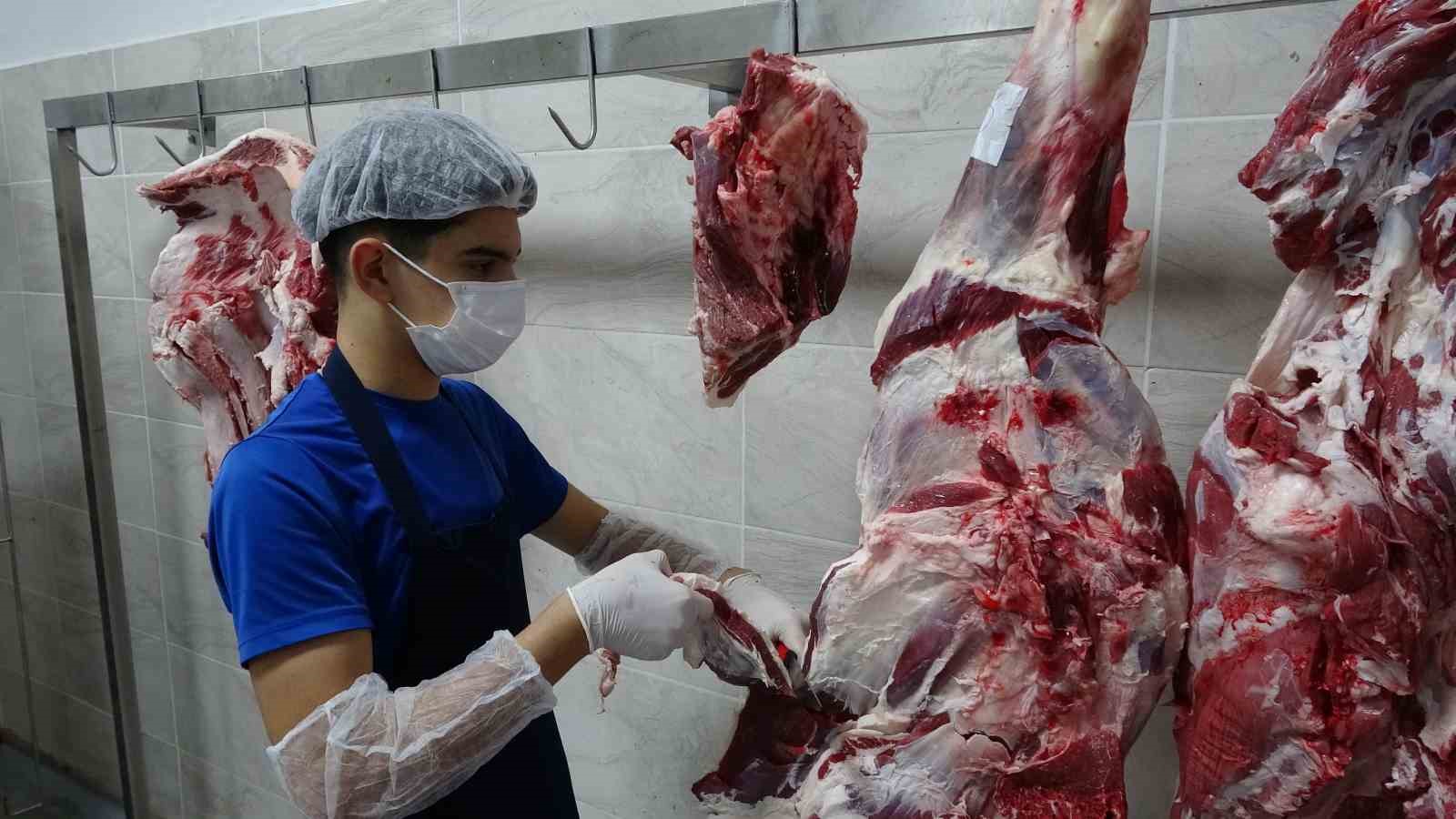 Gaziantep’te öğrenciler günde 12 bin kişiye yemek hazırlıyor