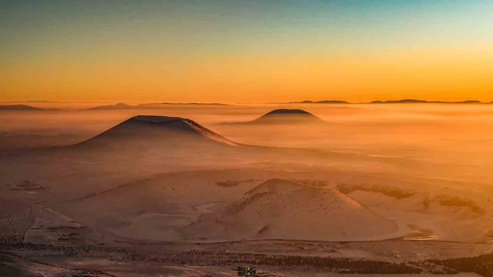 Dünyanın nazar boncuğu Meke Gölü’nde karlı gün batımı manzarası