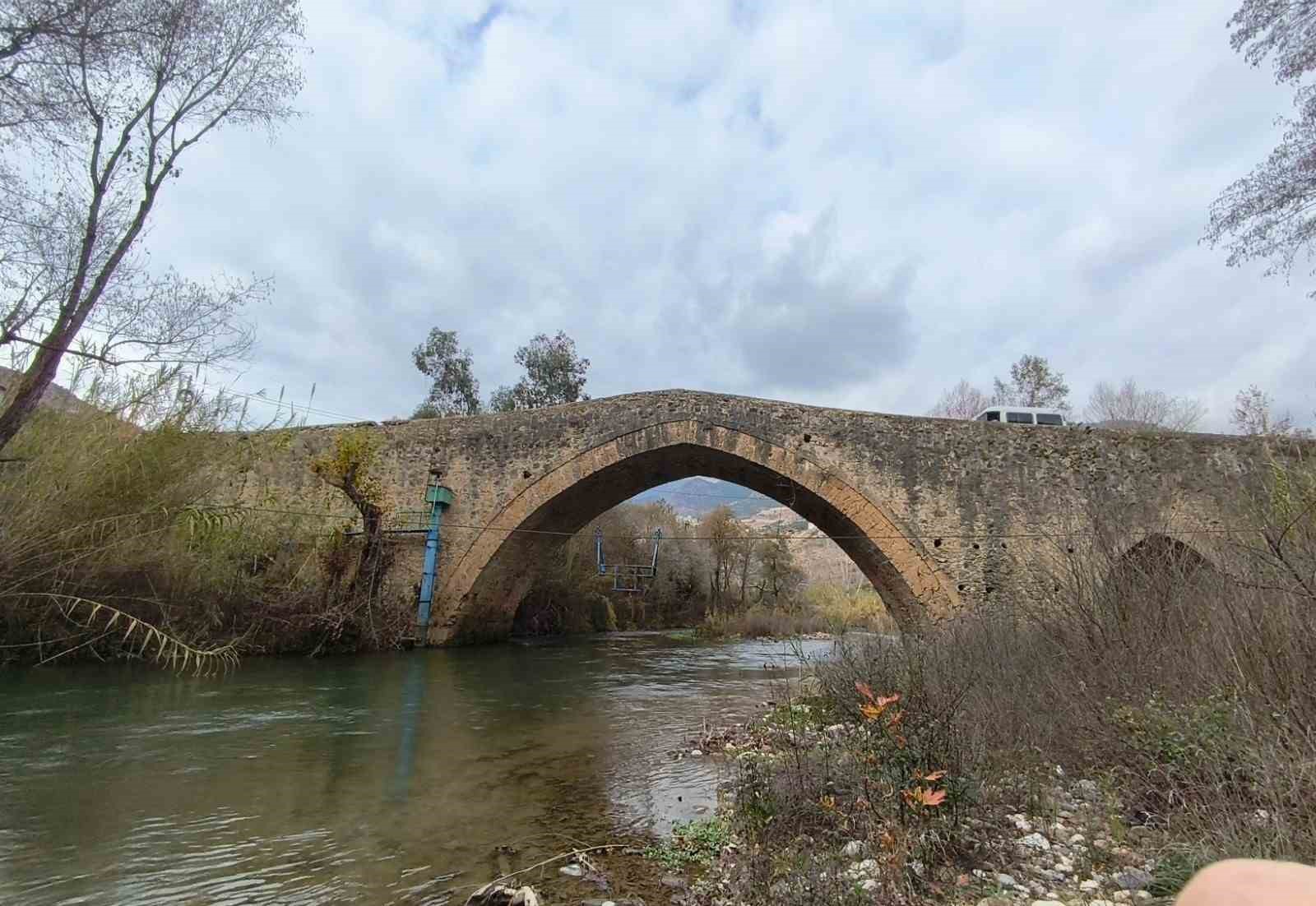 Anamur&rsquo;da sular altında kalan k&ouml;yden geriye bir minare kaldı
