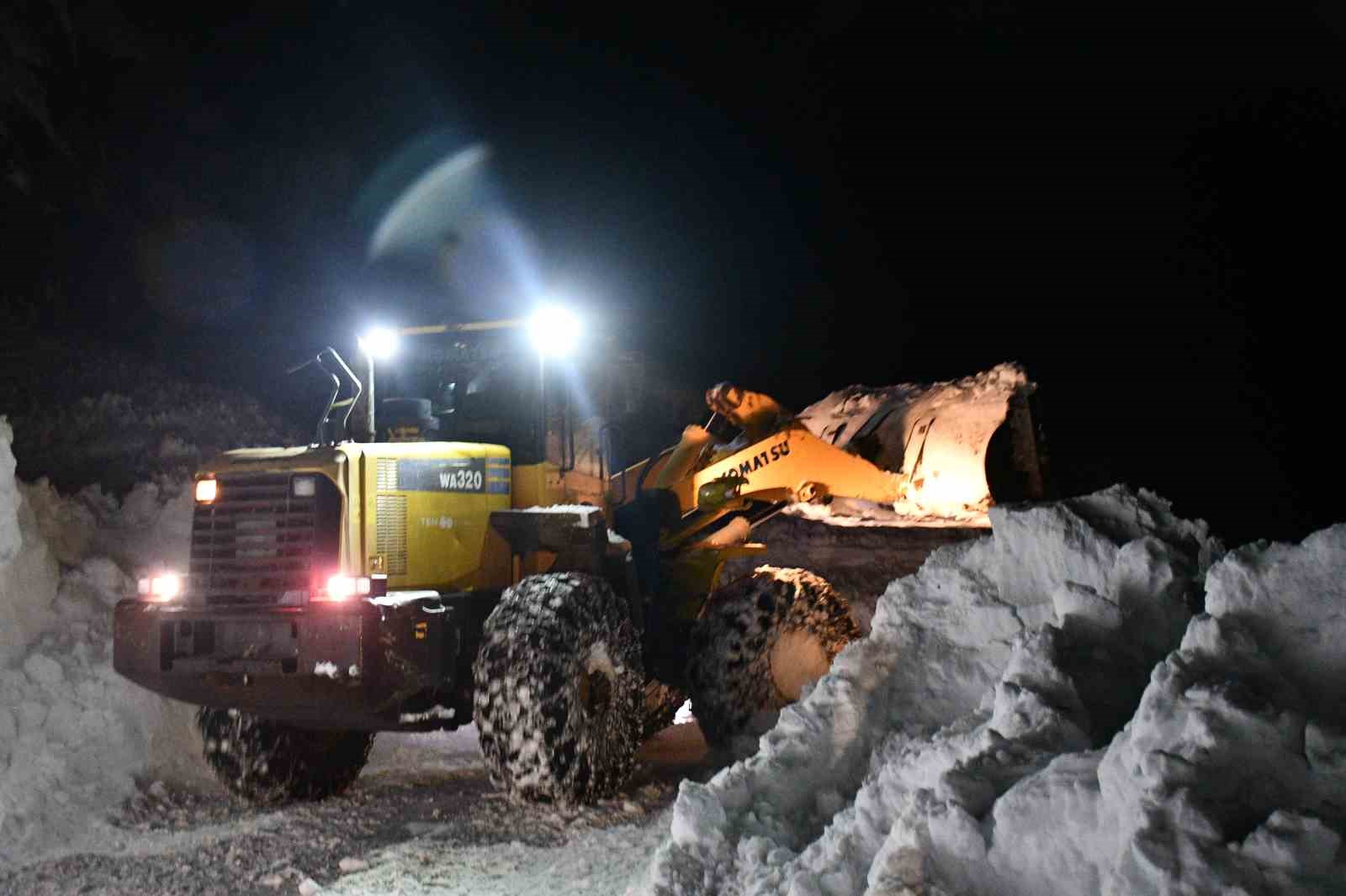 Beytüşşebap’ta kar kalınlığı 2 metreyi buldu