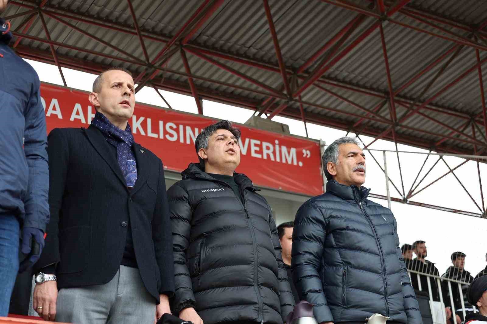 Söğütspor zorlu deplasmandan puanla dönmesi bildi