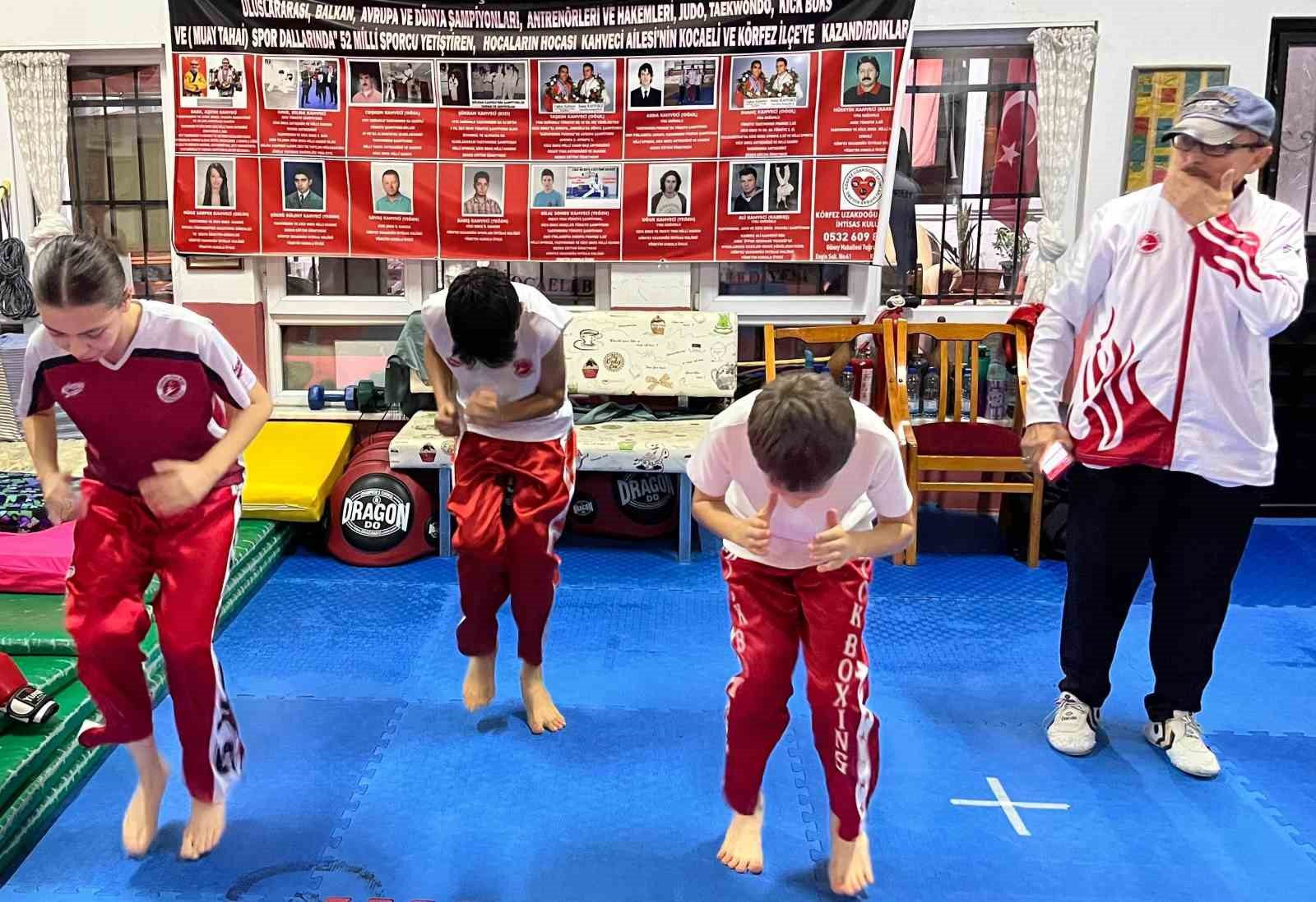 Körfezli kick boksçulardan şampiyona öncesi güç birliği
