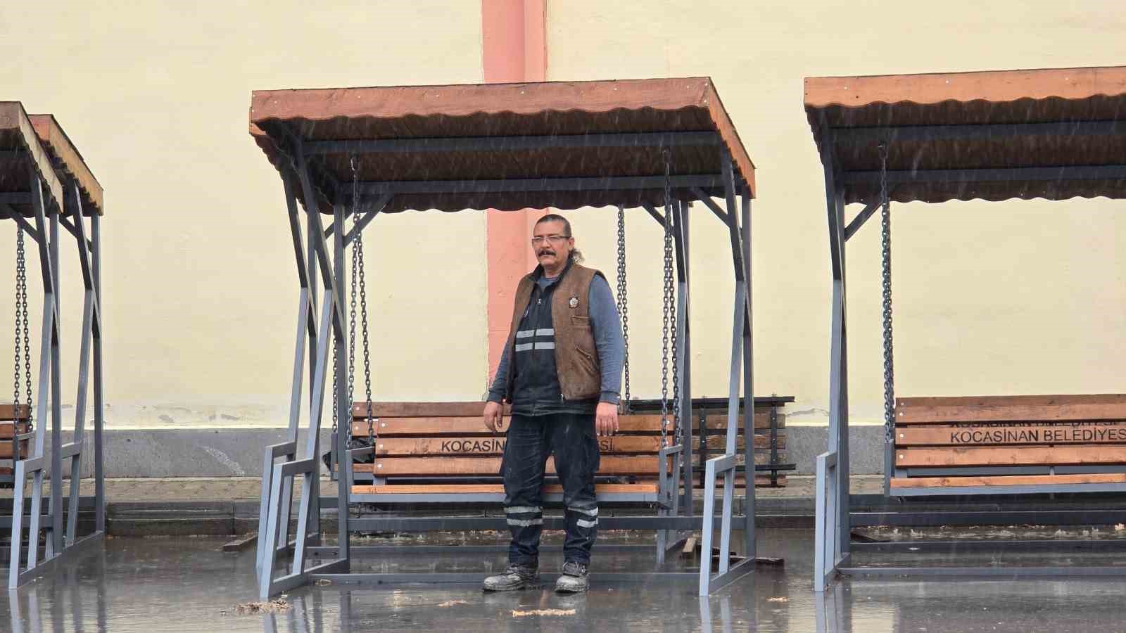 Başkan Çolakbayrakdar: "Şehrimizin ihtiyaçlarını fabrika gibi çalışan kendi atölyelerimizde üretiyoruz"