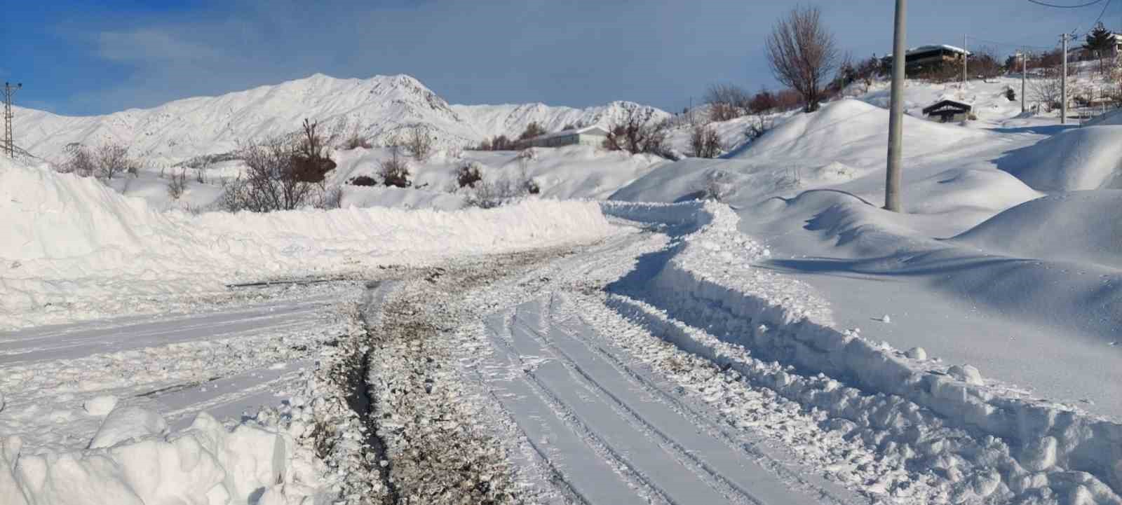 Diyarbakır&rsquo;da kırsal mahallelerde 2 bin 622 kilometre yol ulaşıma açıldı