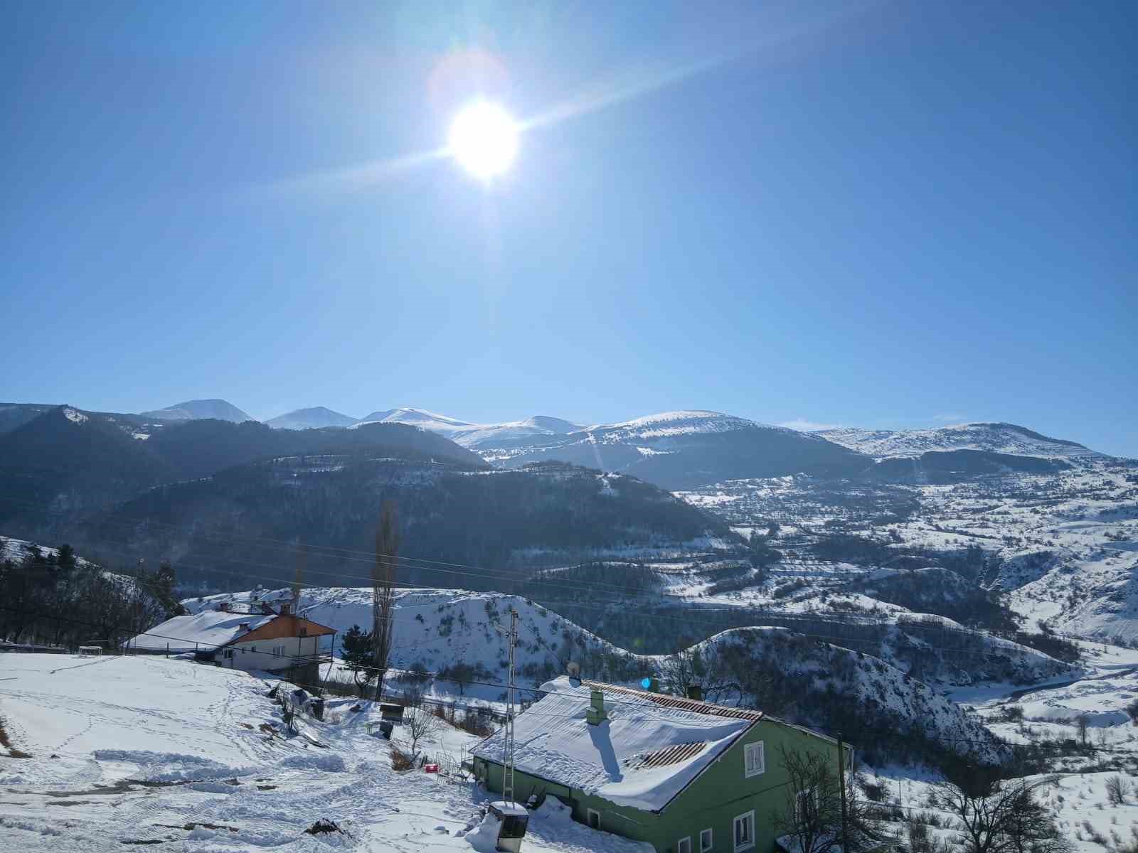 Posof&rsquo;ta karla m&uuml;cadele &ccedil;alışmaları başladı
