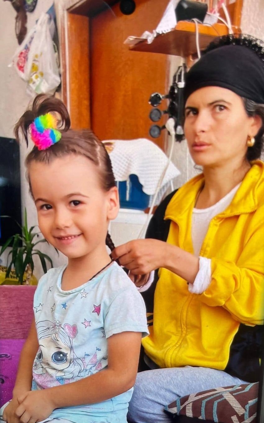 Antalya’da bıçaklanarak öldürülen anne ve kızının cenazeleri Ankara’ya götürüldü