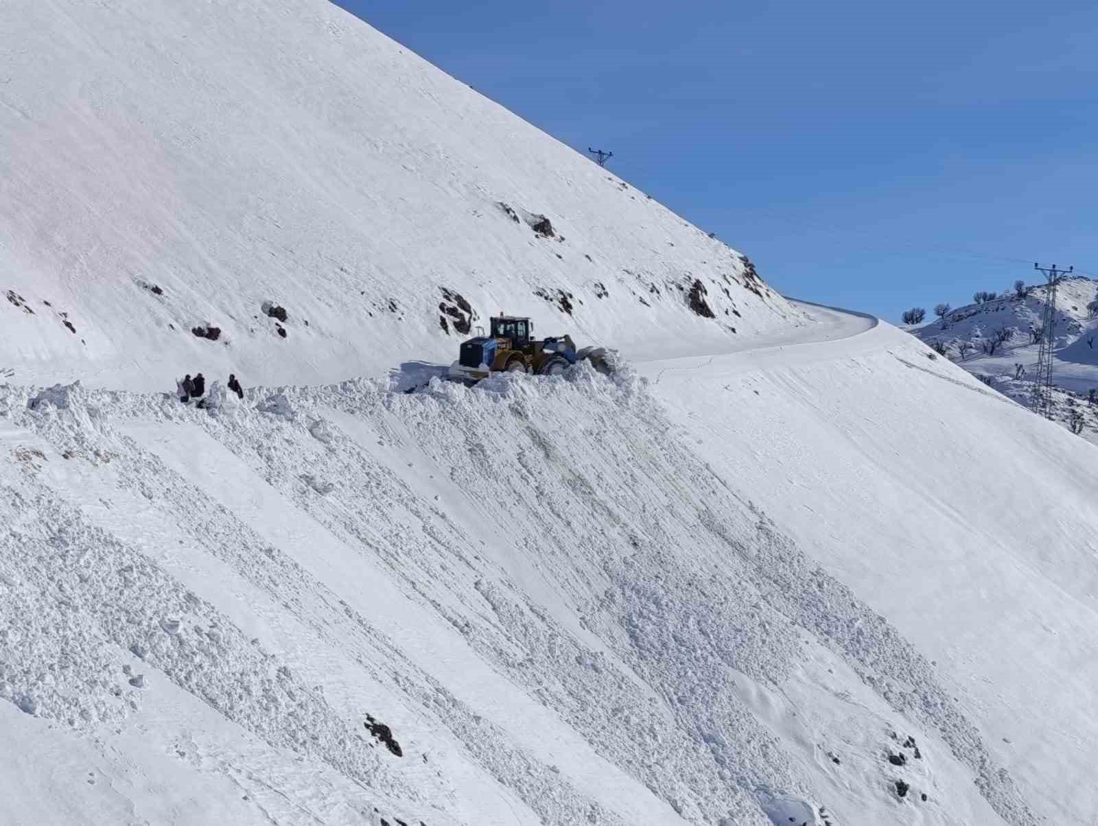 Diyarbakır’da kırsal mahallelerde 2 bin 622 kilometre yol ulaşıma açıldı