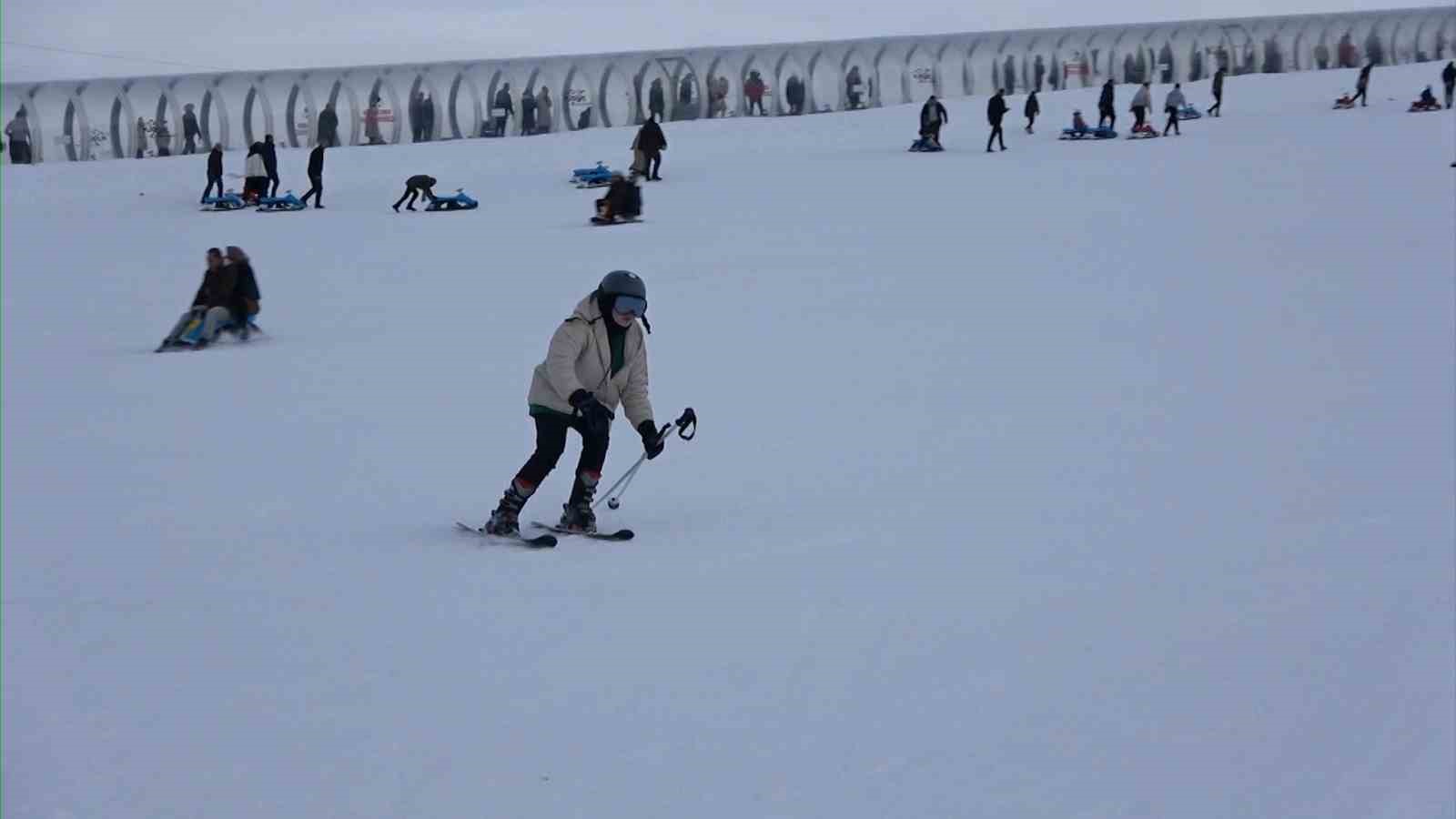 Kar keyfi Ketençimen Kayak Merkezi’nde yaşandı