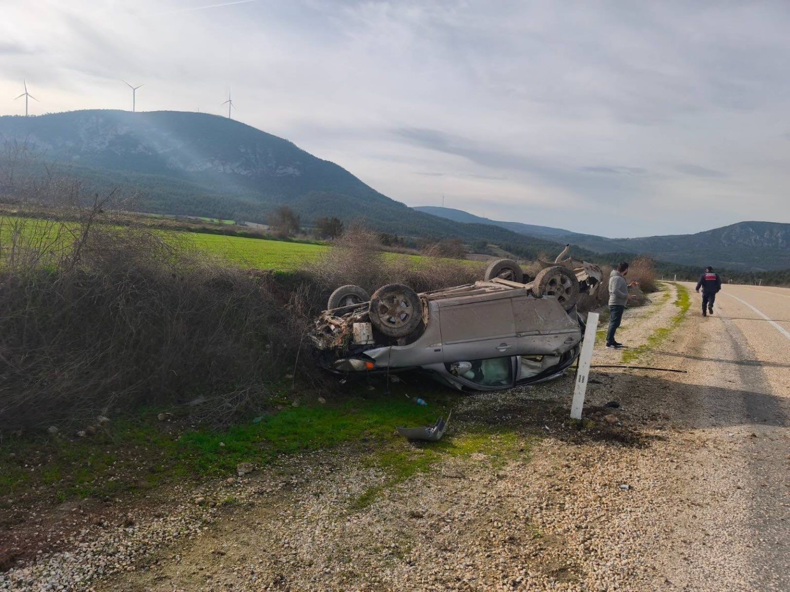 Bilecik’te kontrolden çıkan araç takla attı; sürücüsü yaralandı