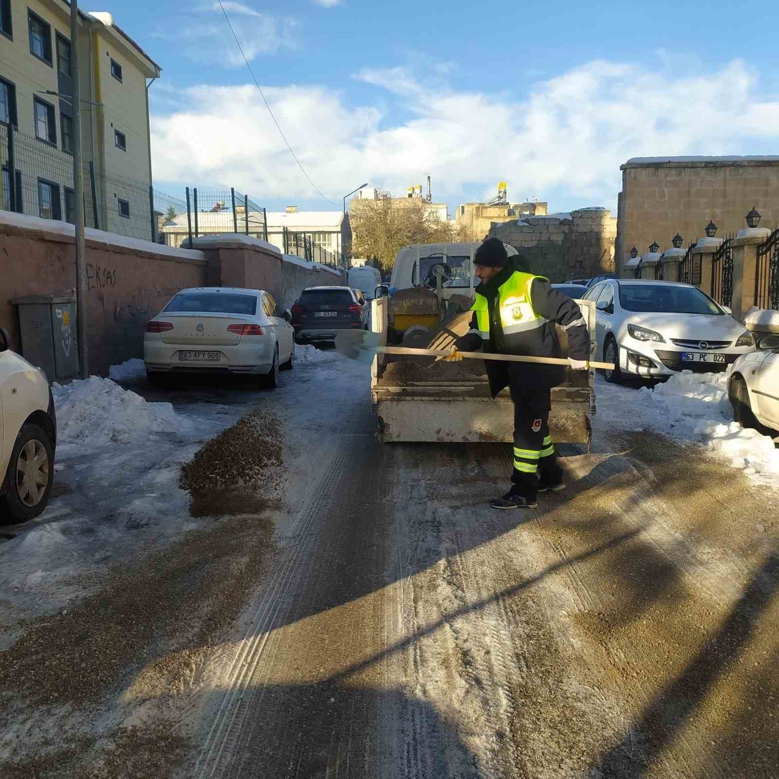 Şanlıurfa kırsalındaki yollar ulaşıma açıldı