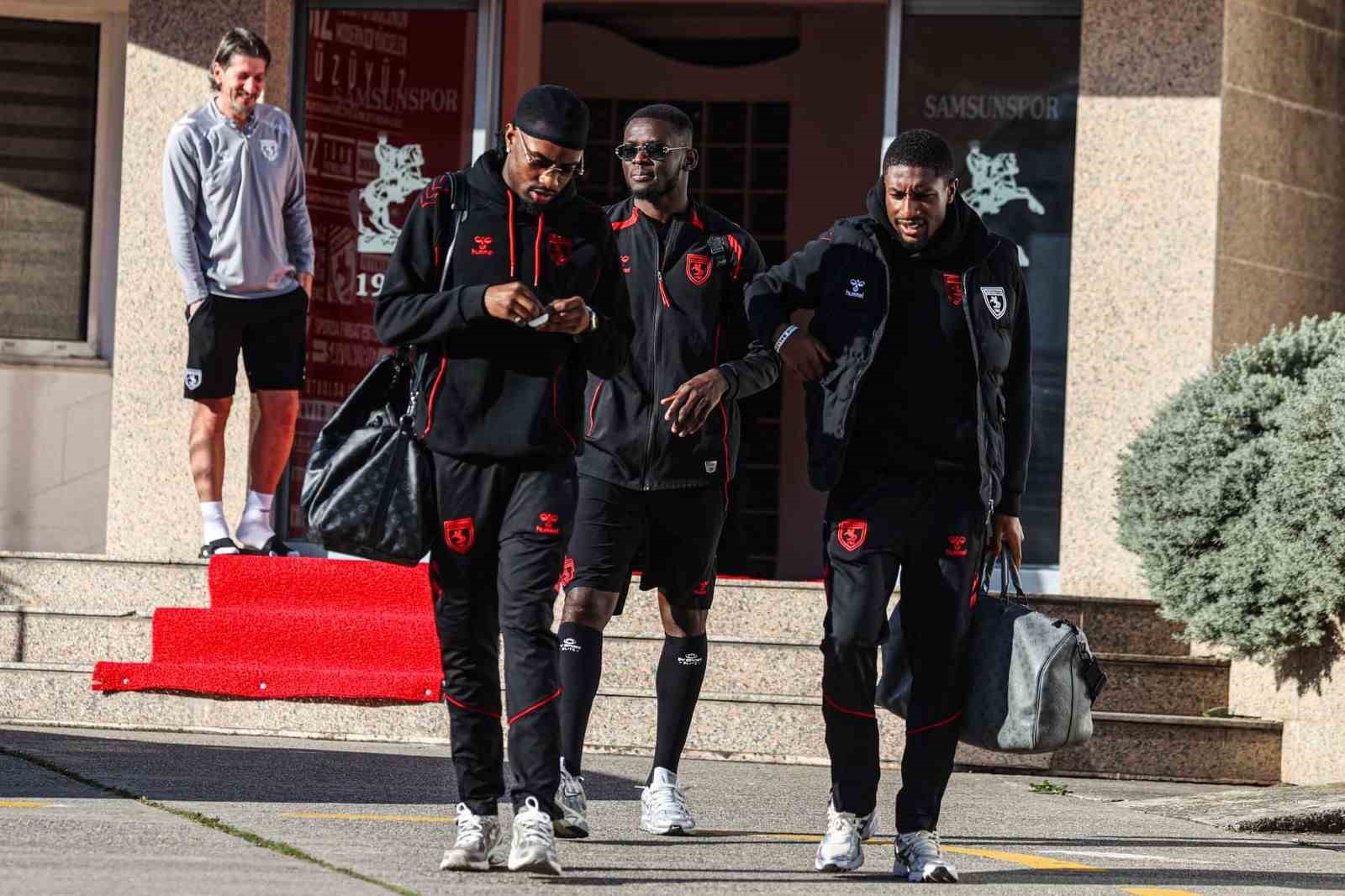 Samsunspor, Süper Kupa yarı finali için Adana’ya gitti