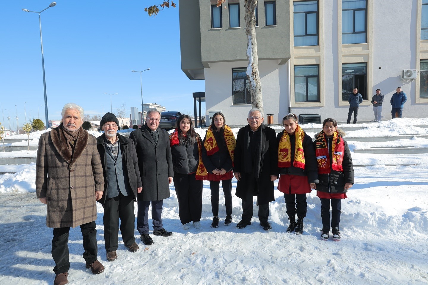 Başkan B&uuml;y&uuml;kkılı&ccedil;&rsquo;tan Hacılar&rsquo;da g&ouml;n&uuml;llere dokunan ziyaret
