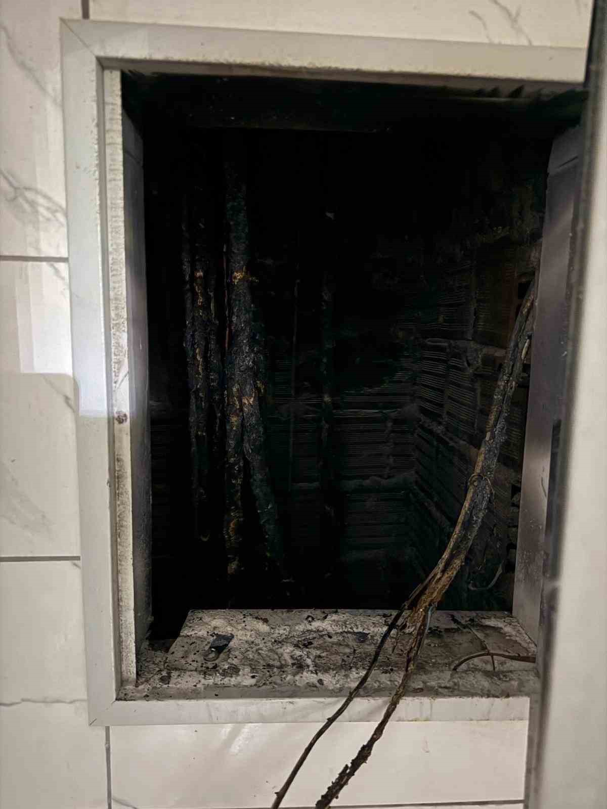 Dicle Üniversitesi’ndeki polikliniklerde çıkan yangın itfaiye tarafından söndürüldü