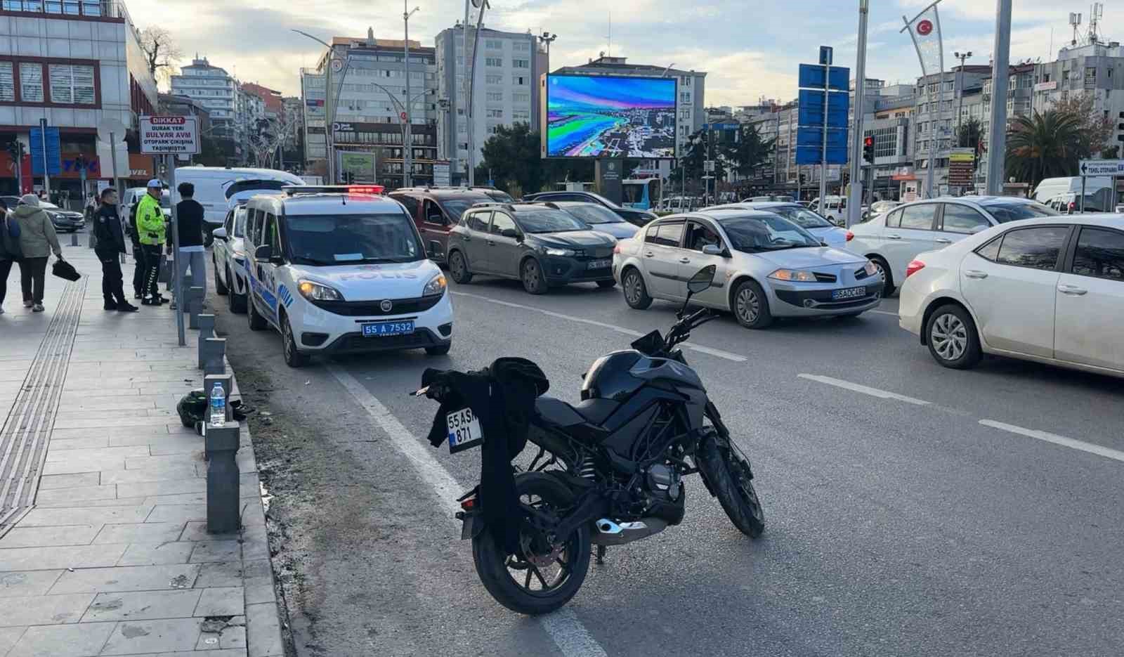 Motosikletin &ccedil;arptığı yaya yaralandı
