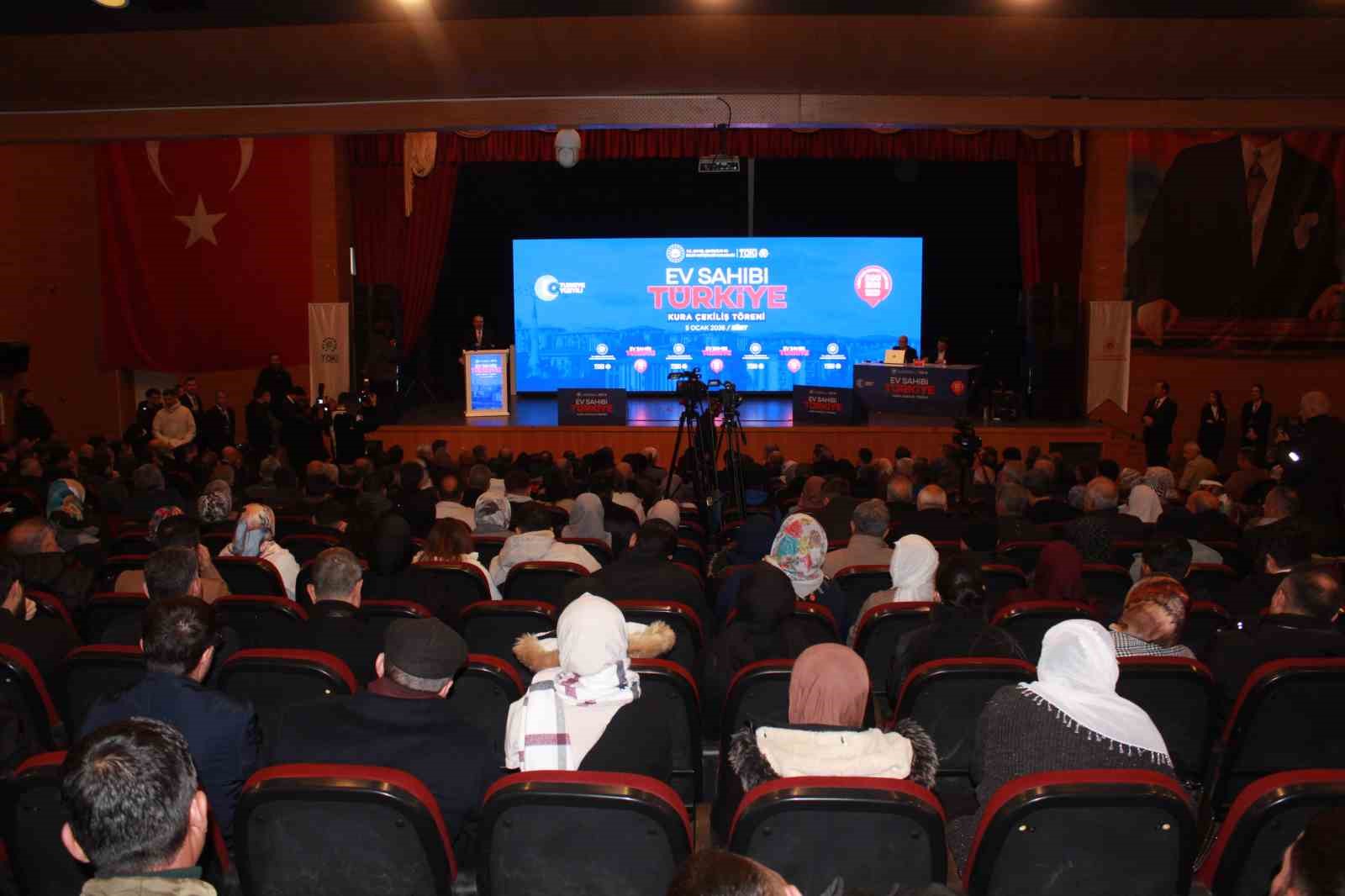 Siirt’te ‘Yüzyılın Konut Projesi’nde bin 627 konutun hak sahibi belirlendi