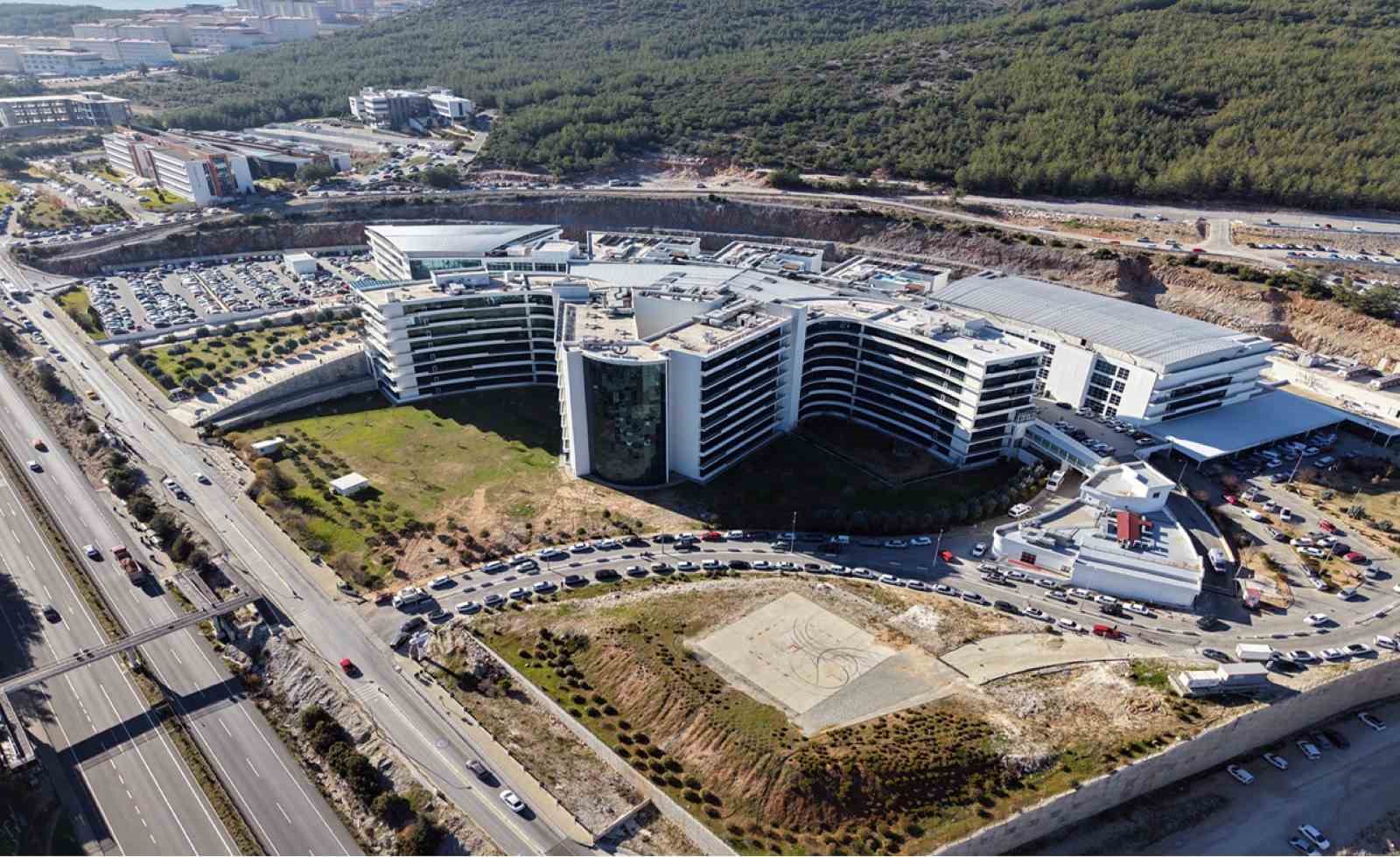 Muğla EAH Başhekimi Prof. Dr. Acar: "G&uuml;nl&uuml;k 6 bin 500 poliklinik hizmeti sunuyoruz"
