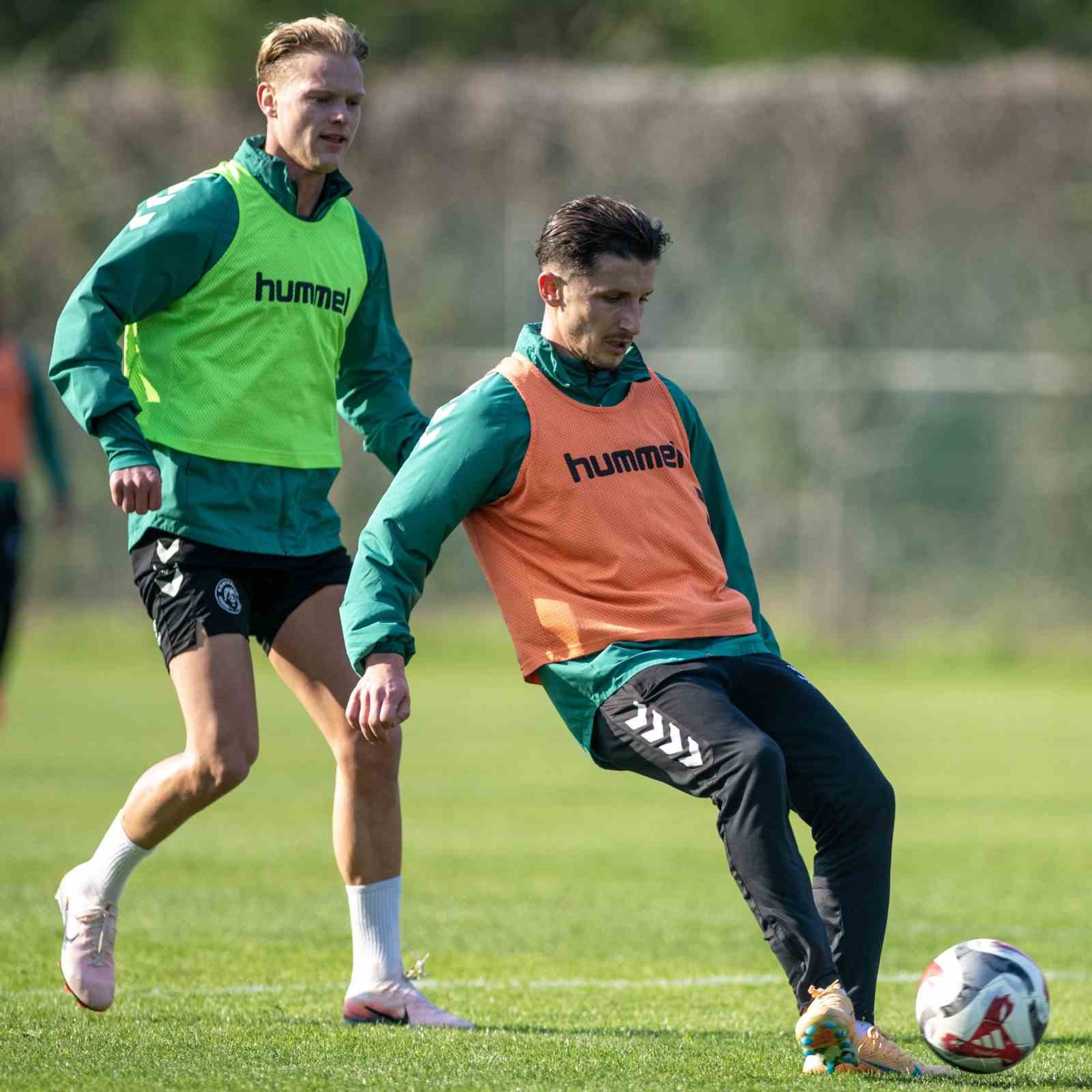 Konyaspor, Antalya kampı hazırlıklarını s&uuml;rd&uuml;r&uuml;yor
