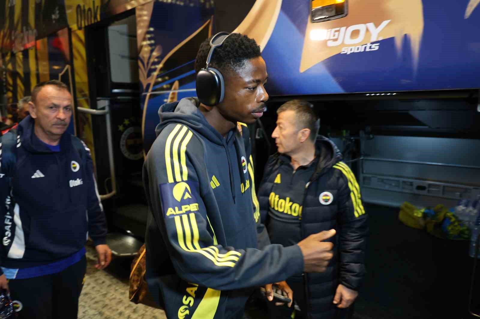 Fenerbahçe kafilesi Adana’ya geldi