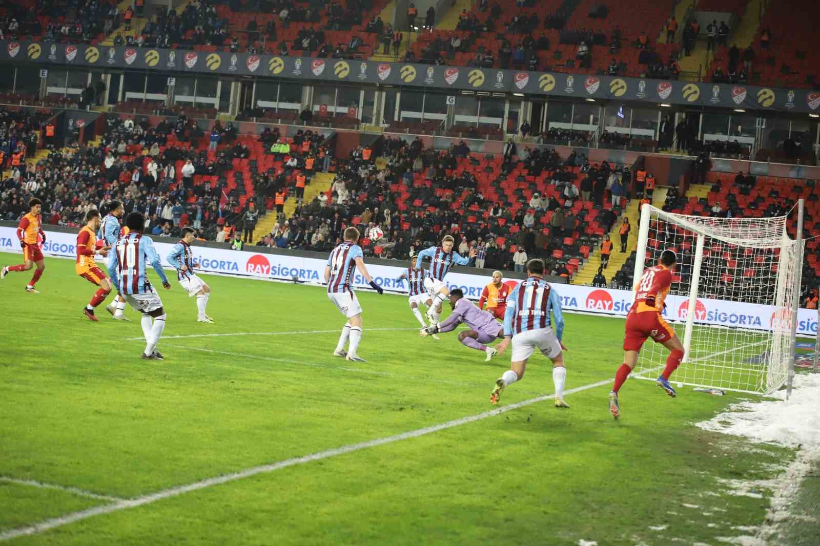 Turkcell S&uuml;per Kupa: Galatasaray: 0 - Trabzonspor: 0 (Ma&ccedil; devam ediyor)
