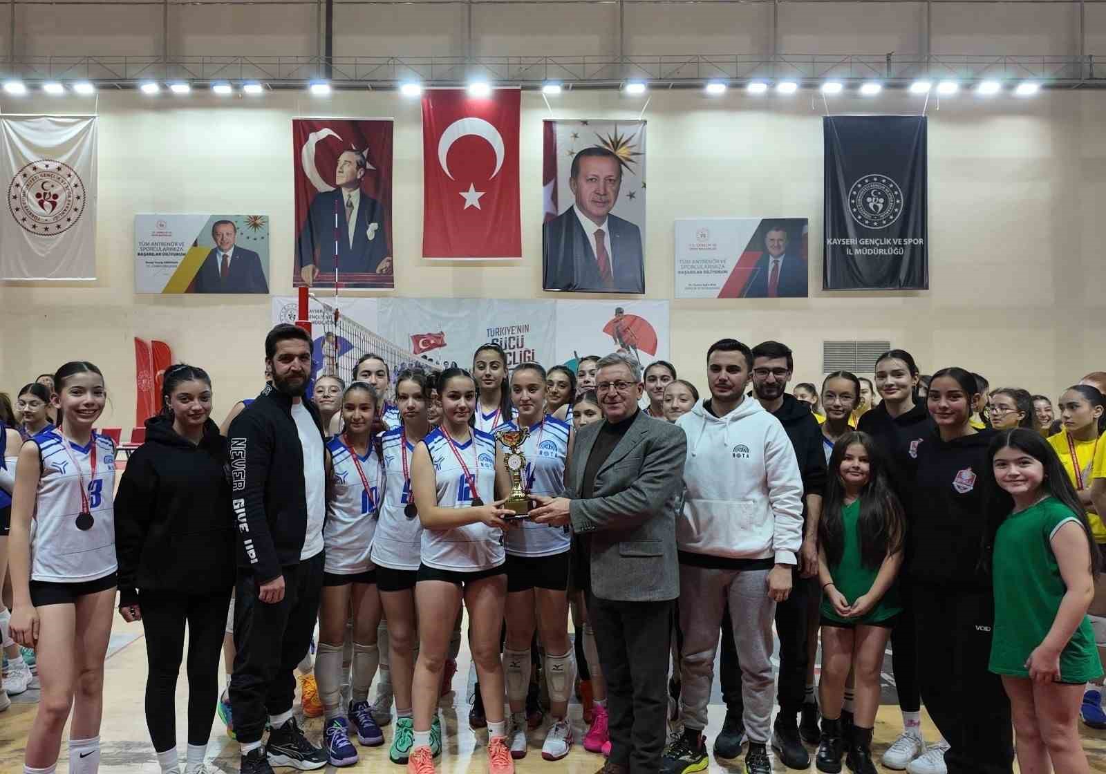 Kayseri Midi Kızlar S&uuml;per Ligi m&uuml;sabakaları tamamlandı
