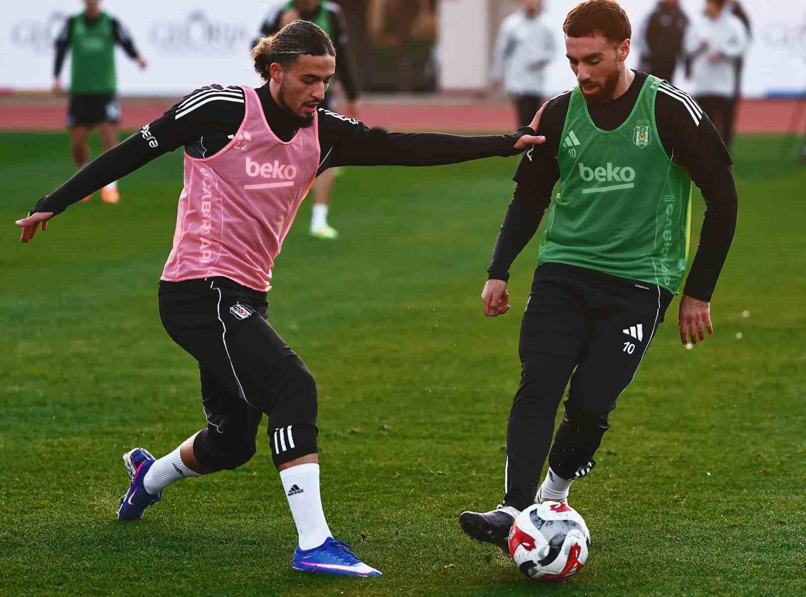 Beşiktaş, g&uuml;n&uuml; &ccedil;ift antrenmanla tamamladı
