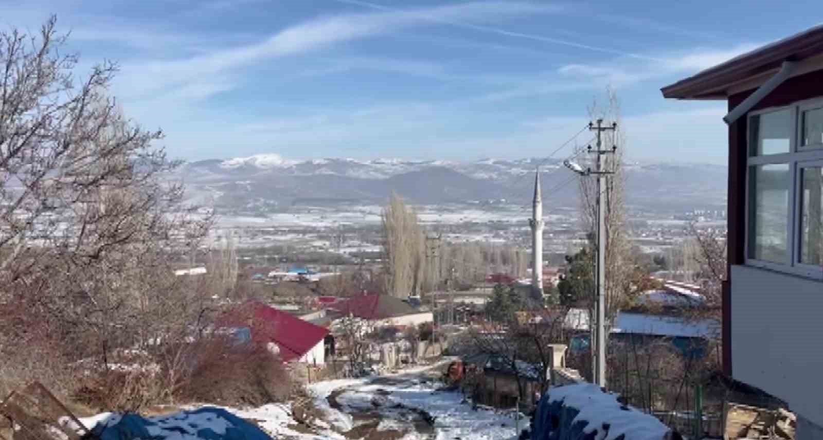 Kış uykusuna yatmayan ayıya b&ouml;yle seslendi: "Kocaoğlan git yerinde yat, uyu"
