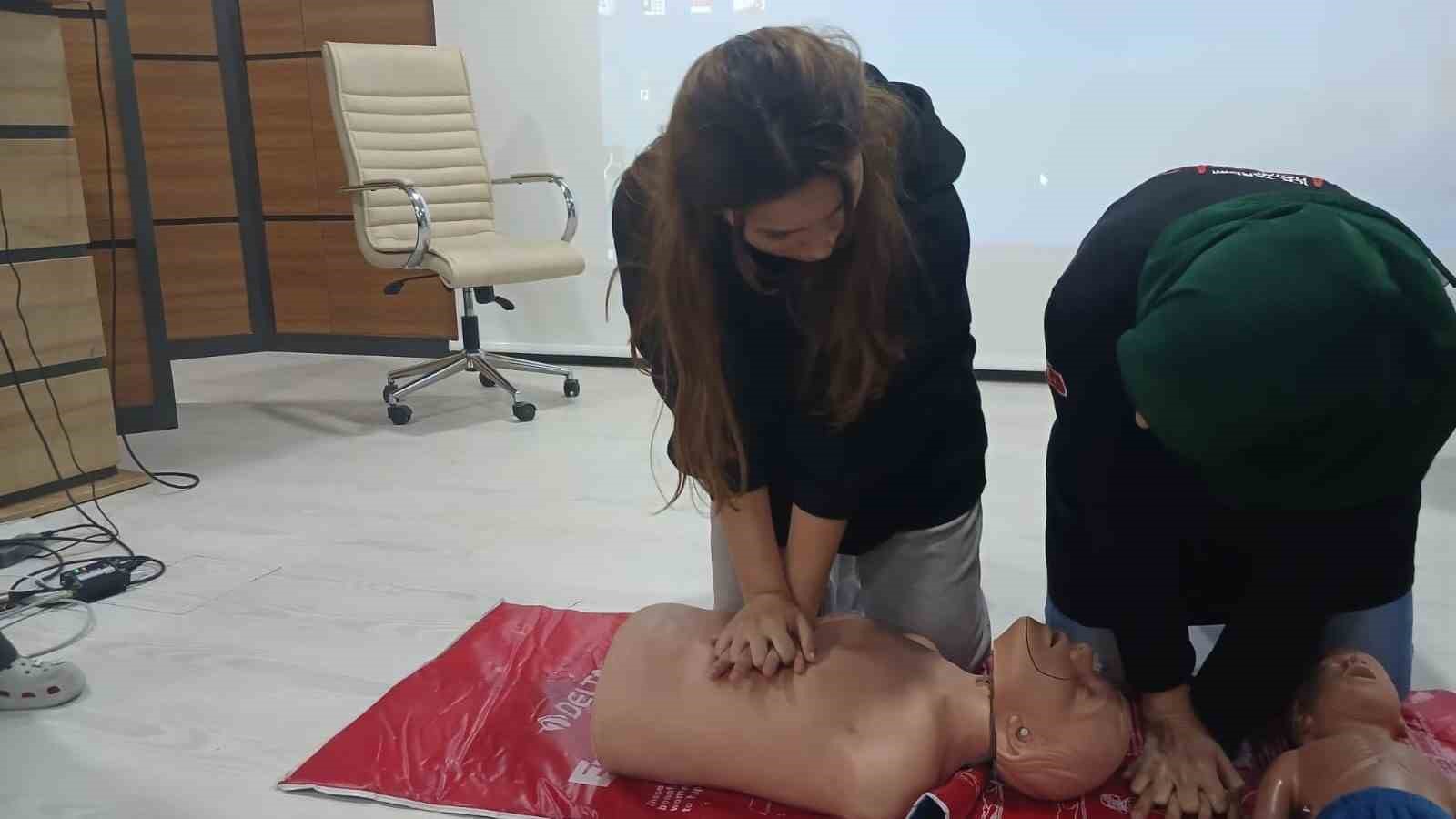 Ko&ccedil;arlı KYK Yurdu&rsquo;nda &ouml;ğrencilere ilk yardım eğitimi
