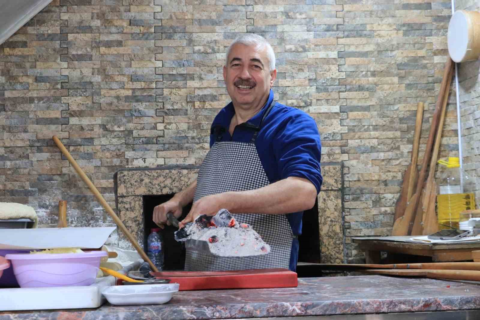 Fırından kalbe sıcak bir yolculuk: Eskişehirli pidecinin 35 yıllık köz geleneği