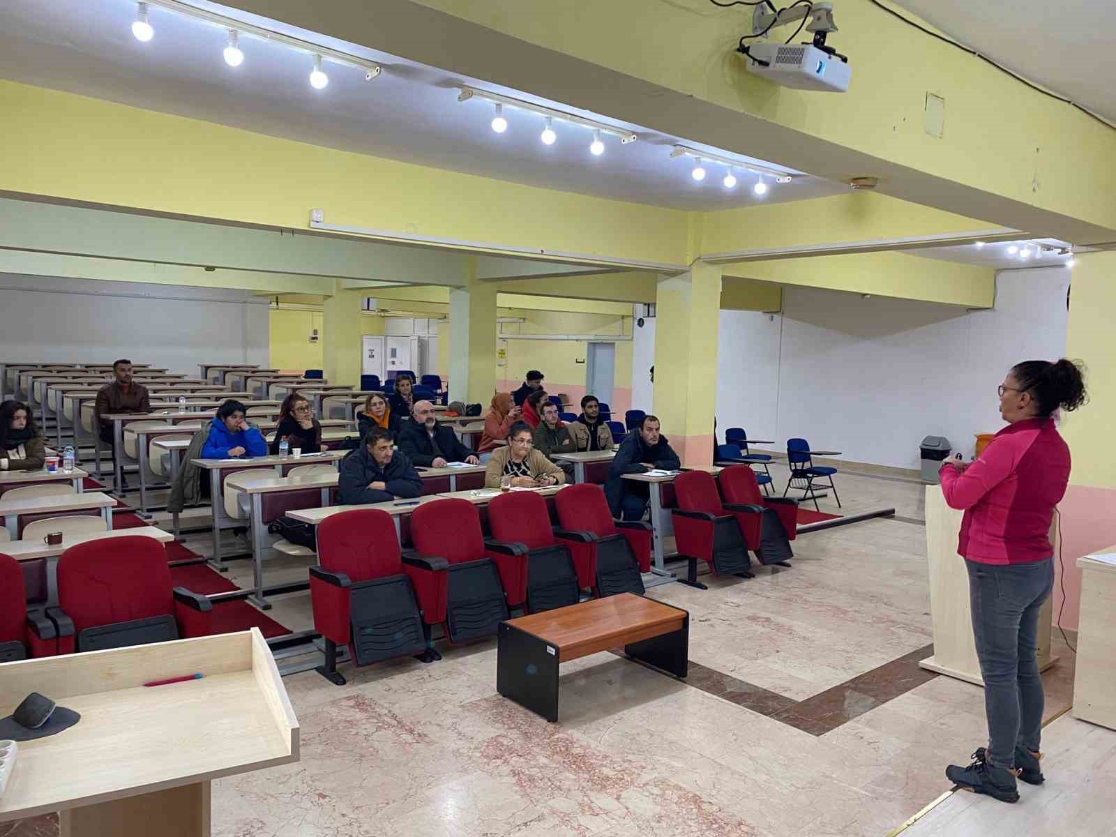 Edremit MYO öğrencilerine hijyen eğitimi verildi