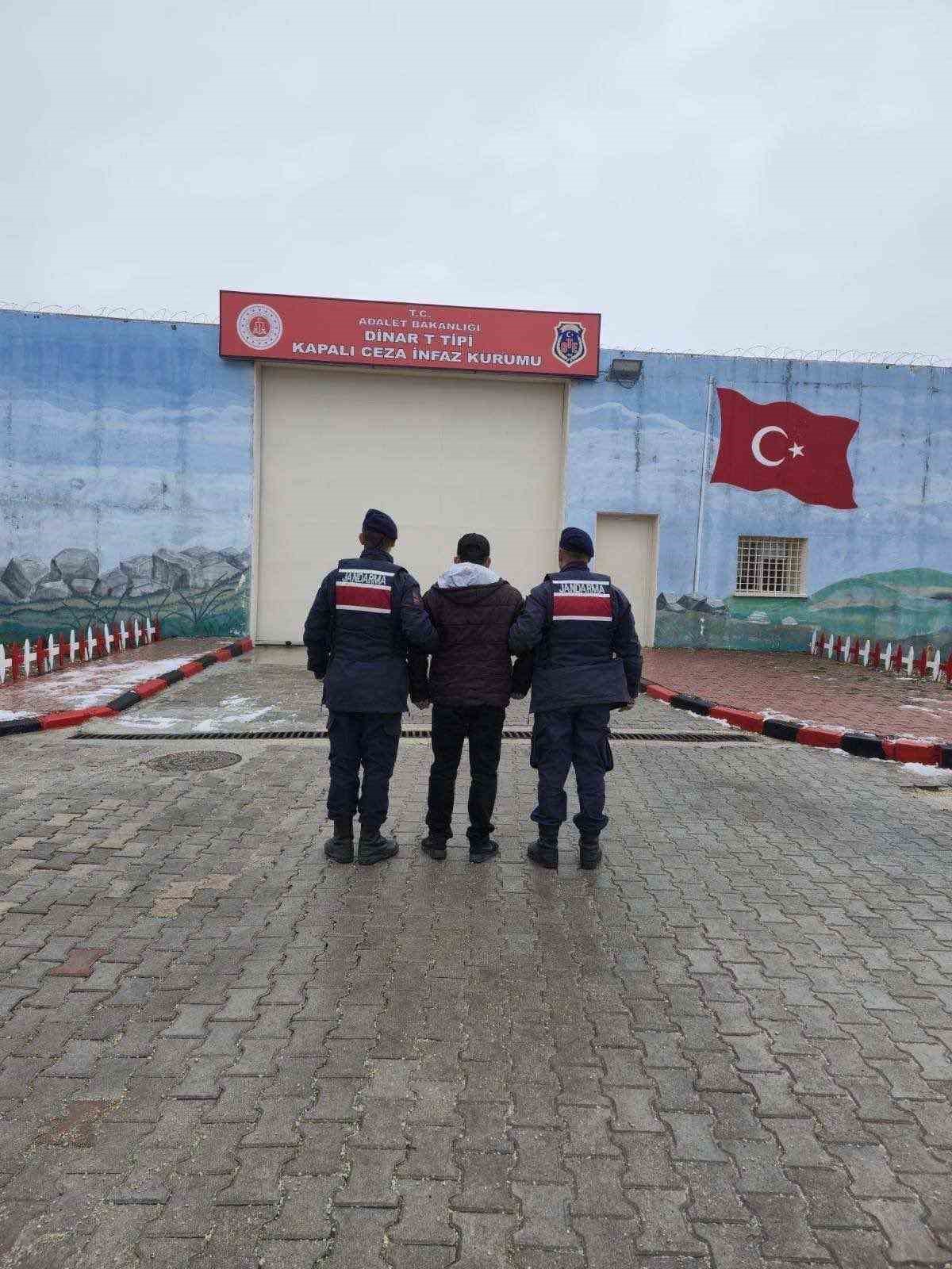 Çeşitli suçlardan aranan 24 kişiyi jandarma yakaladı