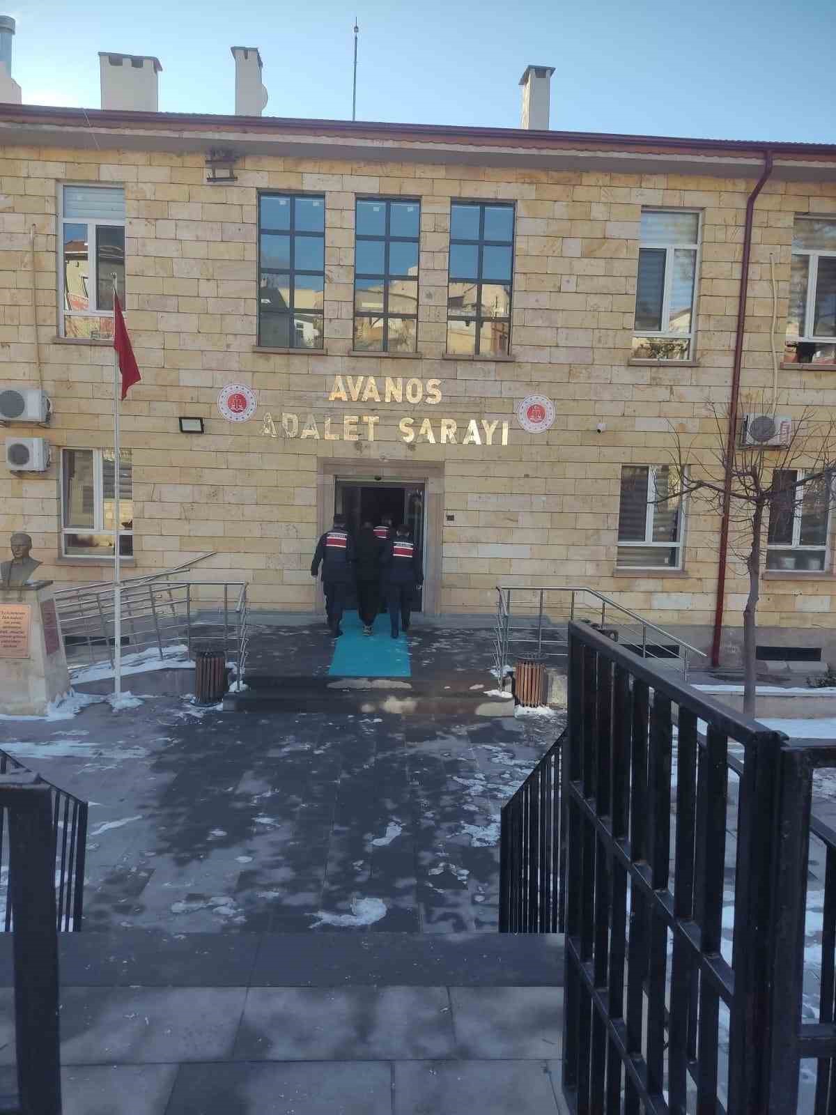 Aranan şahıs sahte kimlik ile yakalandı
