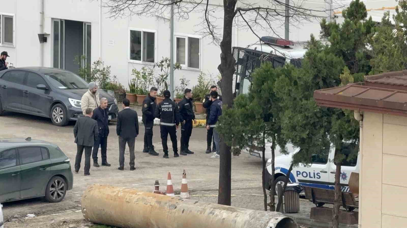 Uyuşturucu soruşturmasında g&ouml;zaltına alınan &uuml;nl&uuml;ler Adli Tıp Kurumu&rsquo;na getirildi
