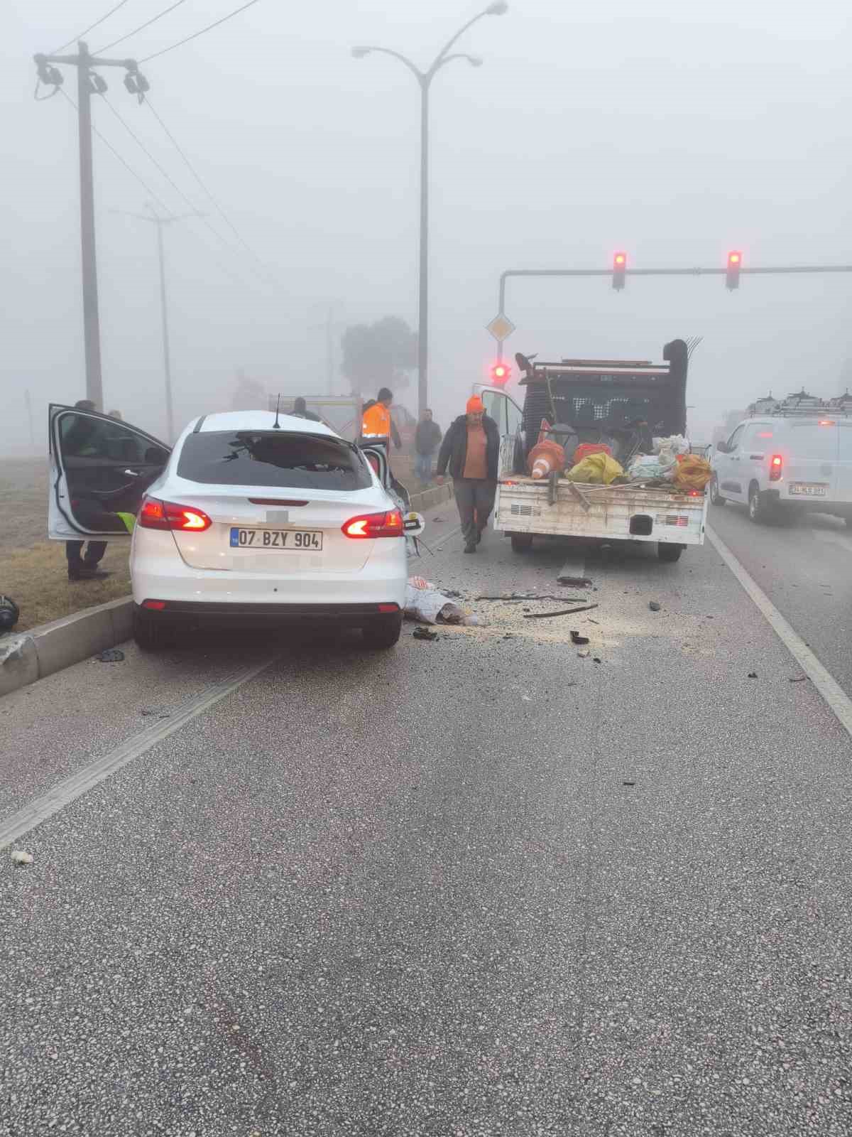 Burdur&rsquo;da yoğun siste zincirleme kaza: 1&rsquo;i ağır 2 yaralı
