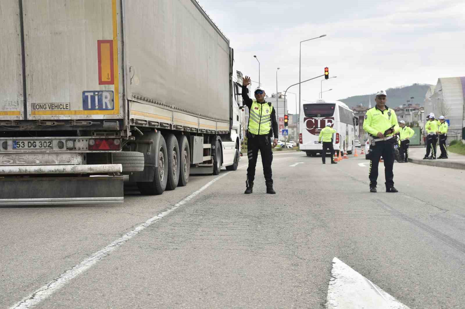 Ordu’da bir haftada 12 binden fazla araç ve sürücüsü denetlendi
