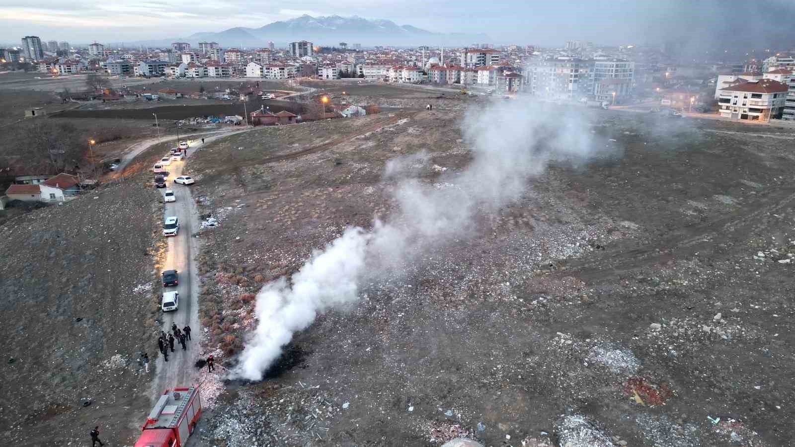 Karaman’da boş arazide çıkan yangını itfaiye söndürdü