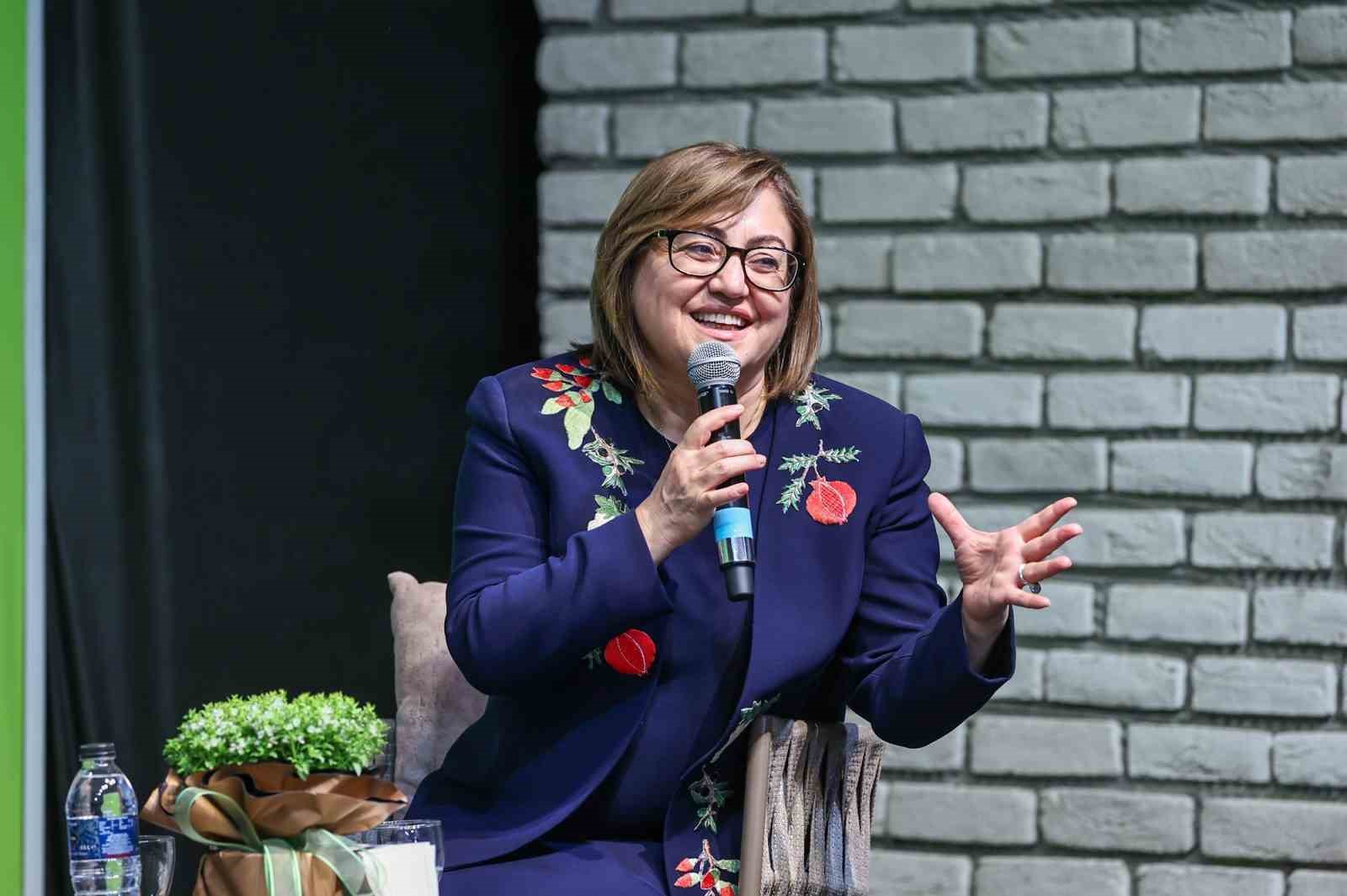 Fatma Şahin zirveyi bırakmadı