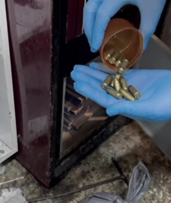 Amasya&rsquo;da silah ka&ccedil;ak&ccedil;ılığı operasyonu: 5 ruhsatsız silah ve 600&rsquo;den fazla fişek ele ge&ccedil;irildi
