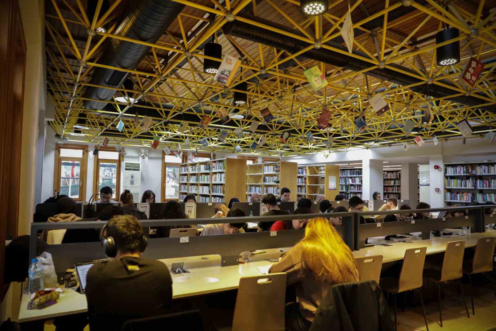 Bursa&rsquo;nın bilgiye açılan kapılarına yoğun ilgi