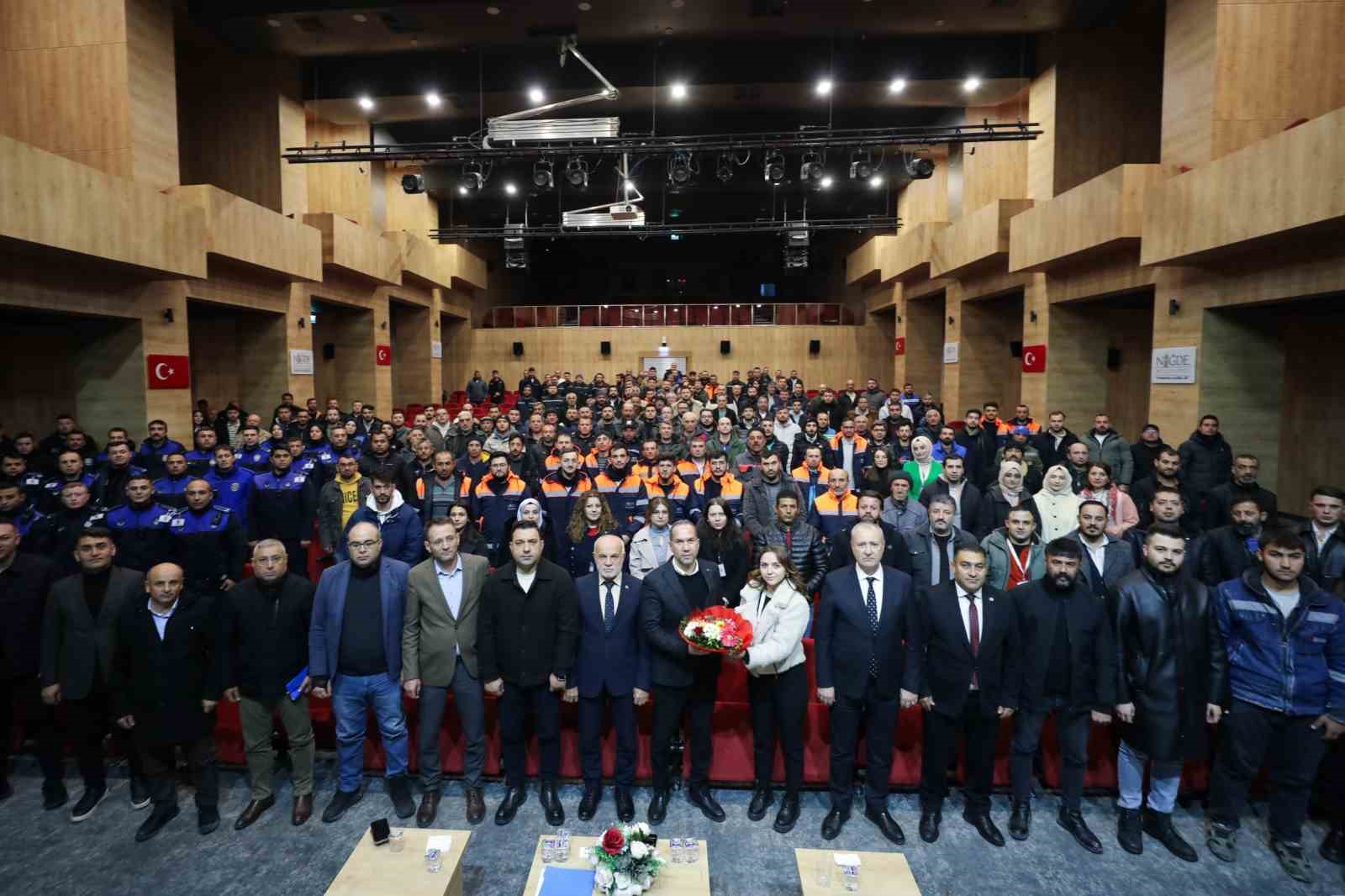 Niğde Belediyesi’nde kadro sevinci: 233 işçi daimi statüye geçti